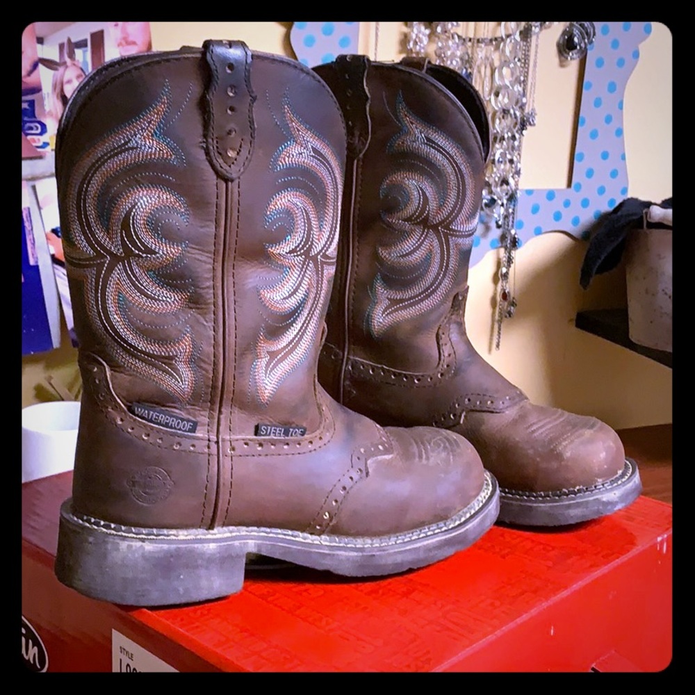 Steel toe boots